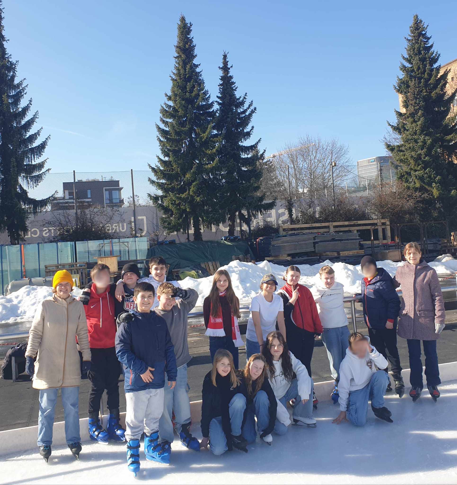 Schlittschuhlaufen auf der Außenbahn des Erika-Heß-Stadions
